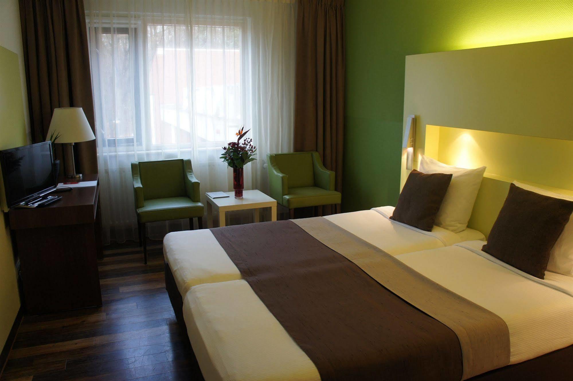 Hotel 50|50 Belmont 3*